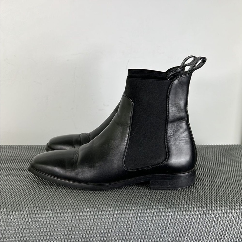 Everlane black leather slip on back pull tab chelsea boots women’s size 7 - Picture 3 of 6